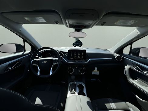 Certified 2025 Chevrolet Blazer LT w/ Convenience Package image 19