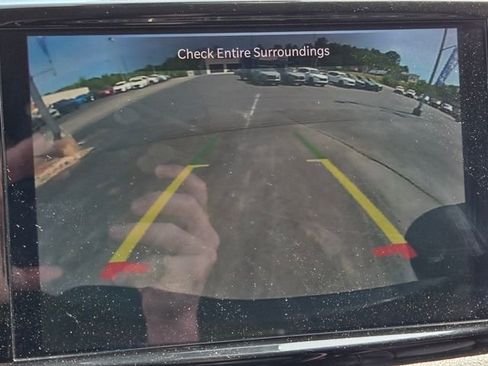 Used 2023 Chrysler Pacifica Touring-L FWD image 23