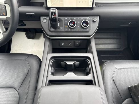 New 2024 Land Rover Defender 130 S image 21