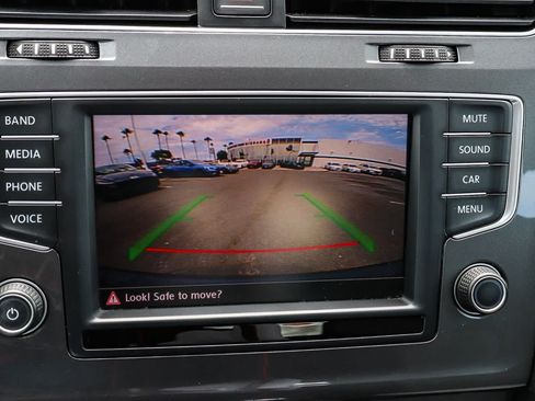 Used 2016 Volkswagen e-Golf SE FWD image 32