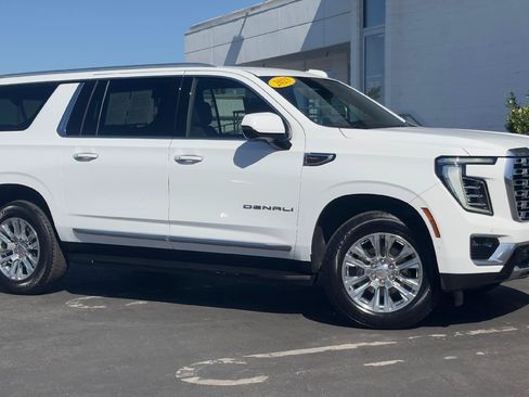 Used 2025 GMC Yukon XL Denali AWD/4WD image 2