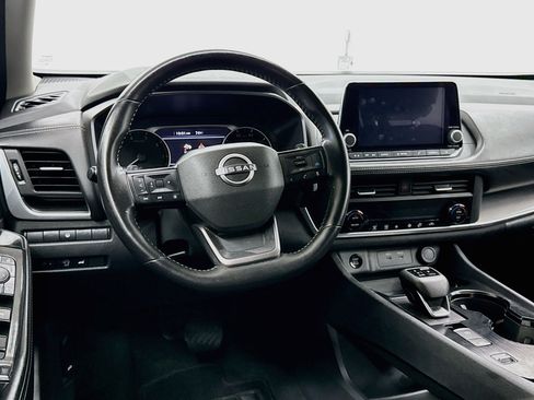 Used 2025 Nissan Rogue SV FWD image 18