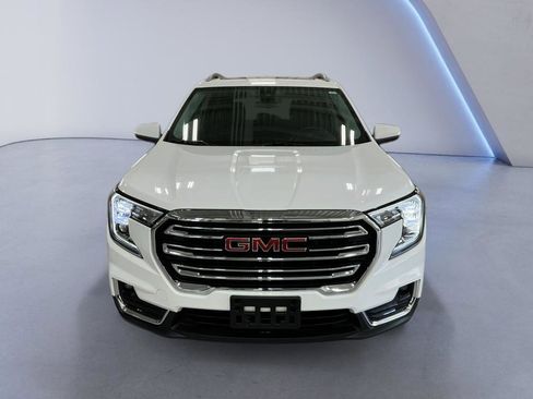 Used 2024 GMC Terrain SLT image 1