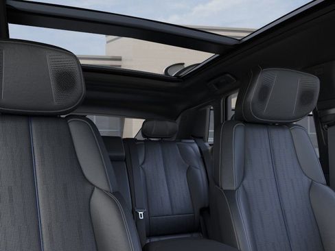 New 2025 Cadillac Lyriq Luxury image 24