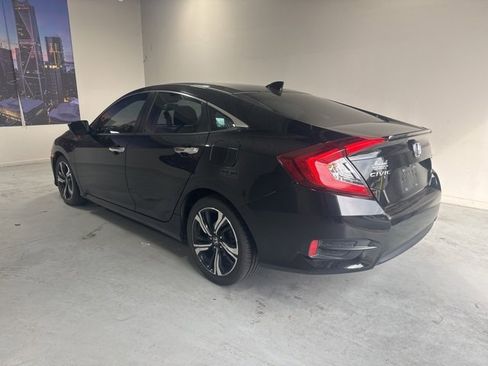 Used 2017 Honda Civic Touring image 8
