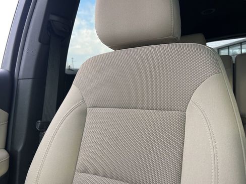 Used 2022 Chevrolet Traverse LS image 22