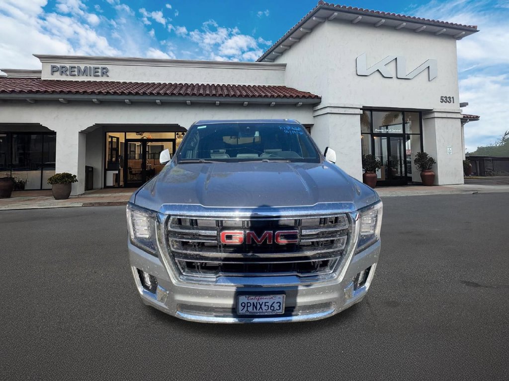Used 2024 GMC Yukon SLT w/ SLT Luxury Package AWD/4WD image 3