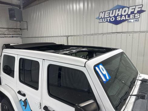 Used 2021 Jeep Wrangler Unlimited Sahara w/ Cold Weather Group AWD/4WD image 8