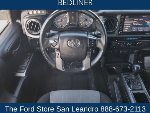 Used 2018 Toyota Tacoma TRD Off-Road w/ Technology Package AWD/4WD image 12