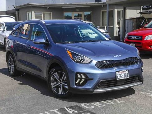 Used 2022 Kia Niro EX image 2
