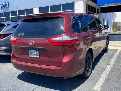 Used 2017 Toyota Sienna L FWD image 8