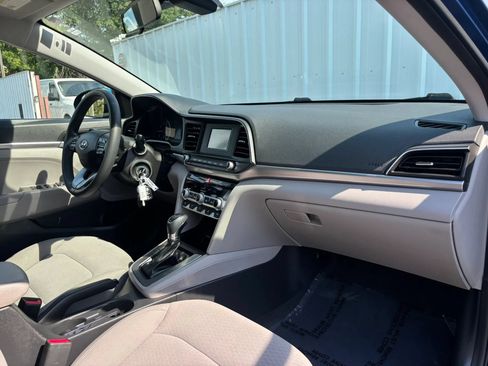 Used 2020 Hyundai Elantra SE FWD image 16