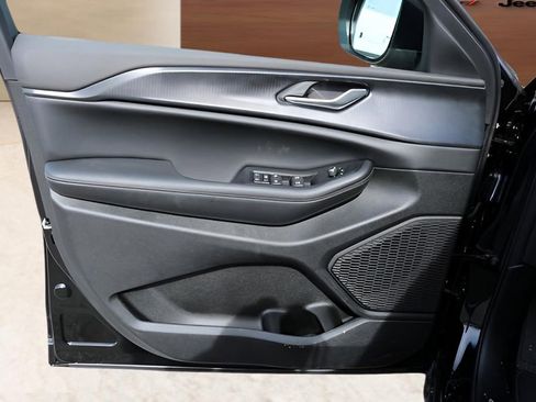 New 2026 Jeep Grand Cherokee Laredo X RWD image 10