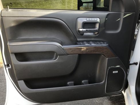 Used 2017 GMC Sierra 3500 Denali w/ Duramax Plus Package image 10