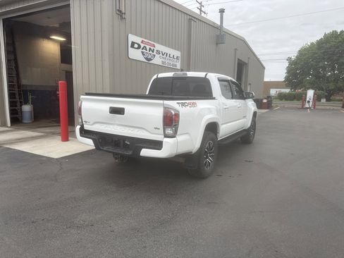 Used 2023 Toyota Tacoma TRD Sport AWD/4WD image 3