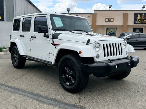 Used 2015 Jeep Wrangler Unlimited Sahara AWD/4WD image 3