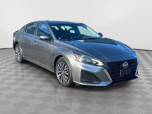 Used 2023 Nissan Altima 2.5 SV FWD image 4