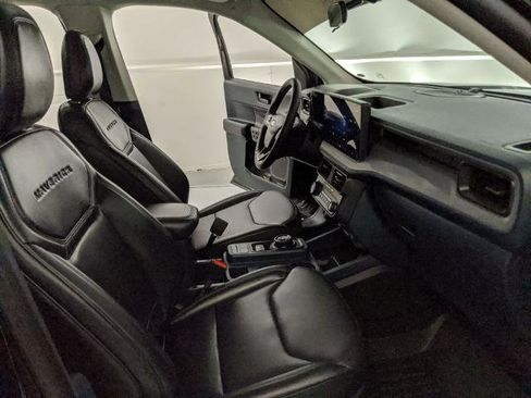 Certified 2025 Ford Maverick Lariat w/ Black Appearance Package image 23