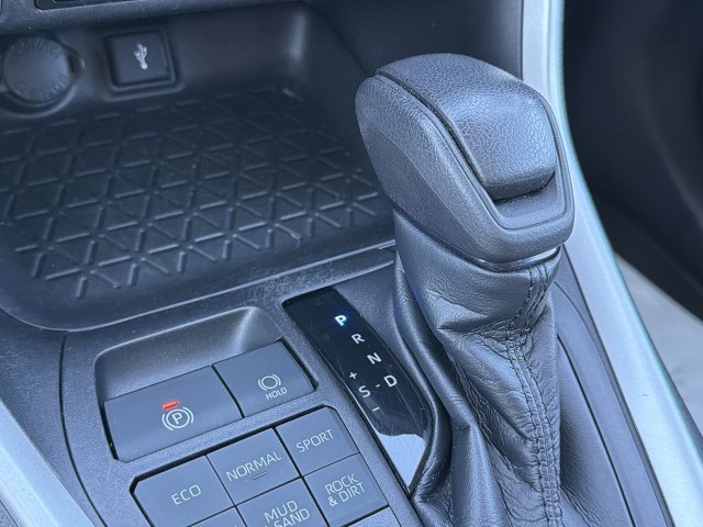 Used 2021 Toyota RAV4 XLE w/ Convenience Package AWD/4WD image 19