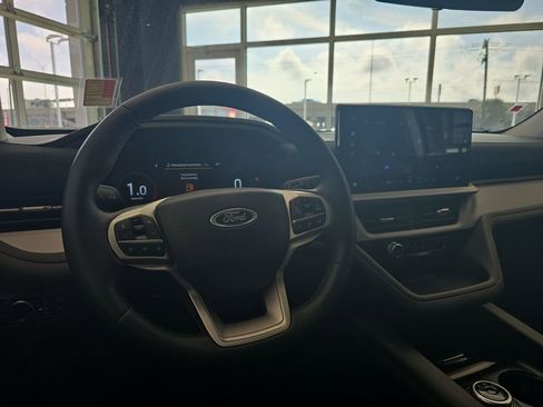 Used 2025 Ford Explorer Active image 17