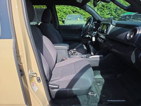 Used 2019 Toyota Tacoma TRD Off-Road image 14