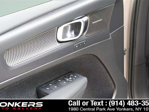 Used 2023 Volvo XC40 B5 Ultimate w/ Protection Package Premier image 27