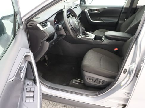 Used 2025 Toyota RAV4 XLE FWD image 14