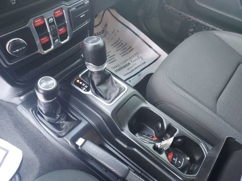 Used 2021 Jeep Wrangler Unlimited Sport AWD/4WD image 21