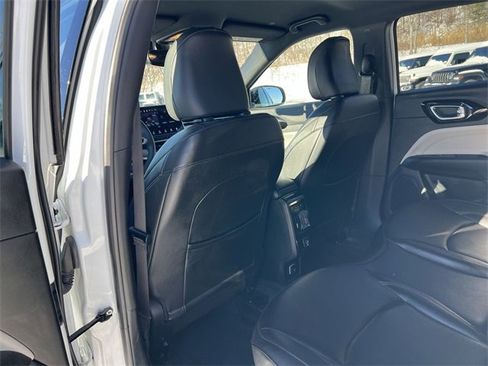 Used 2024 Jeep Compass Limited image 16
