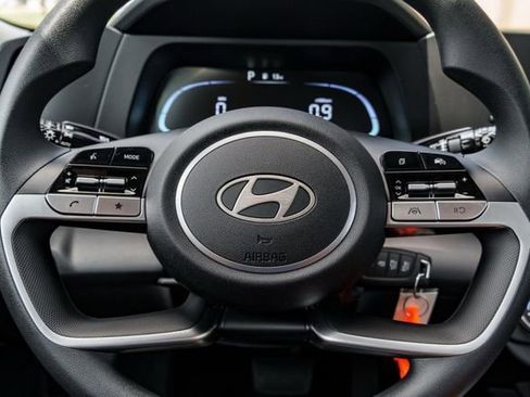 New 2025 Hyundai Elantra SE image 9