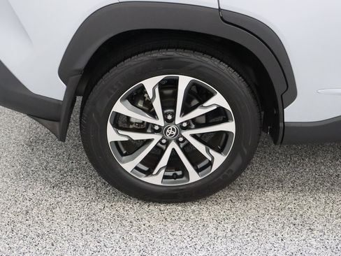 Used 2023 Toyota Corolla Cross XLE w/ Convenience Package FWD image 6