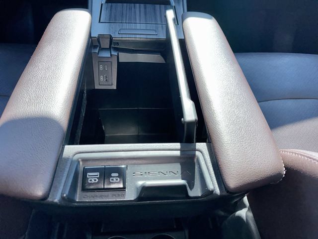 Used 2021 Toyota Sienna Platinum AWD/4WD image 36