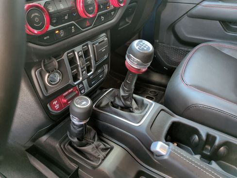 Used 2025 Jeep Wrangler Unlimited Rubicon AWD/4WD image 25