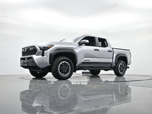 Used 2024 Toyota Tacoma TRD Off-Road AWD/4WD image 34