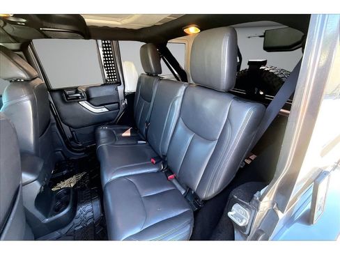 Used 2017 Jeep Wrangler Unlimited Rubicon w/ Connectivity Group AWD/4WD image 33