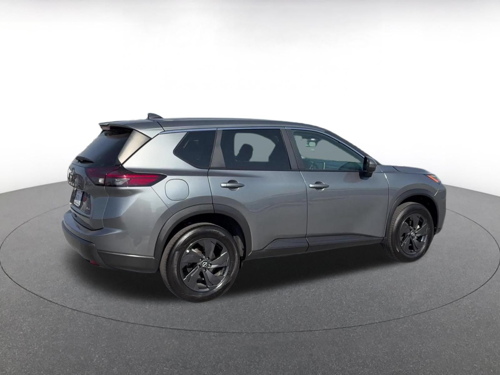 Used 2026 Nissan Rogue SV AWD/4WD image 14