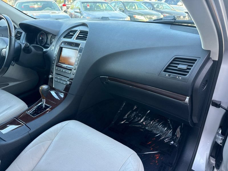 Used 2010 Lexus ES 350 w/ Preferred Accessory Package FWD image 17