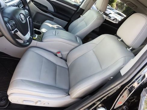 Used 2018 Toyota Highlander Limited Platinum image 37