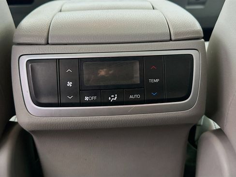 Used 2018 Toyota Highlander XLE image 28
