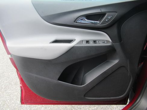 Used 2020 Chevrolet Equinox LT w/ LPO, Floor Liner Package FWD image 20