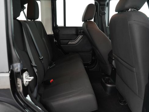 Used 2018 Jeep Wrangler Unlimited Sport S image 14