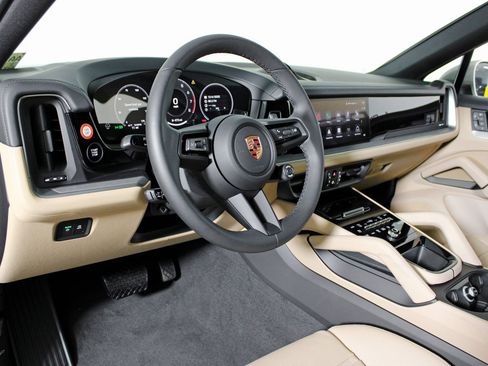 New 2026 Porsche Cayenne Coupe image 4