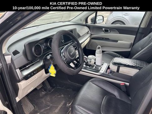 Certified 2024 Kia Carnival LX image 3