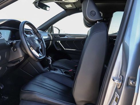 Used 2023 Volkswagen Tiguan SE R-Line image 16