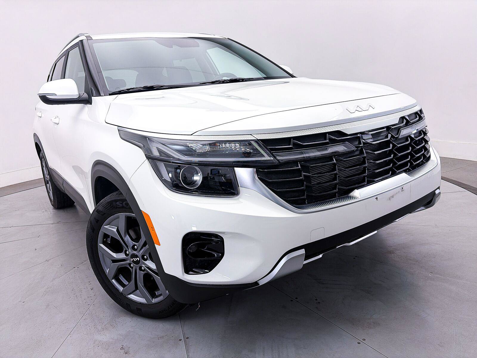 Used 2024 Kia Seltos S FWD image 3