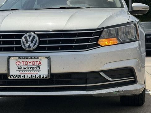 Used 2017 Volkswagen Passat 1.8T SE FWD image 9
