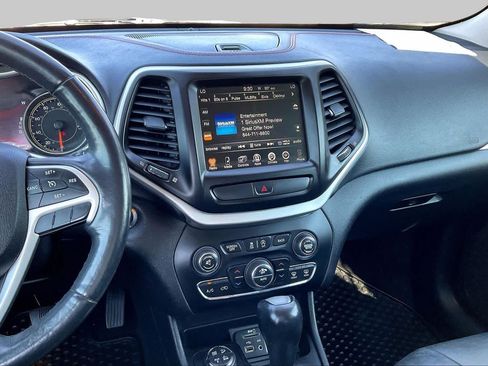 Used 2016 Jeep Cherokee Trailhawk w/ Comfort/Convenience Group AWD/4WD image 7