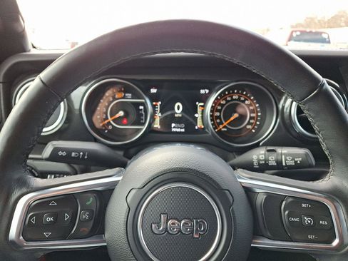 Used 2020 Jeep Wrangler Unlimited Sahara image 21