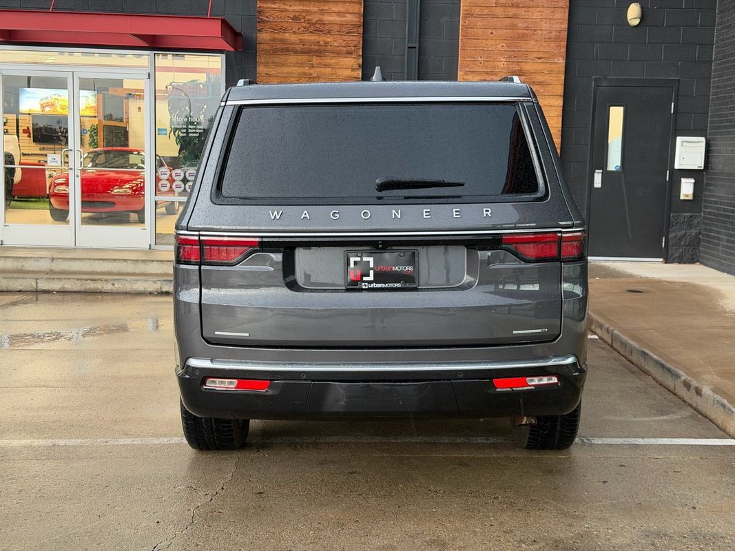 Used 2022 Jeep Wagoneer Series II AWD/4WD image 12