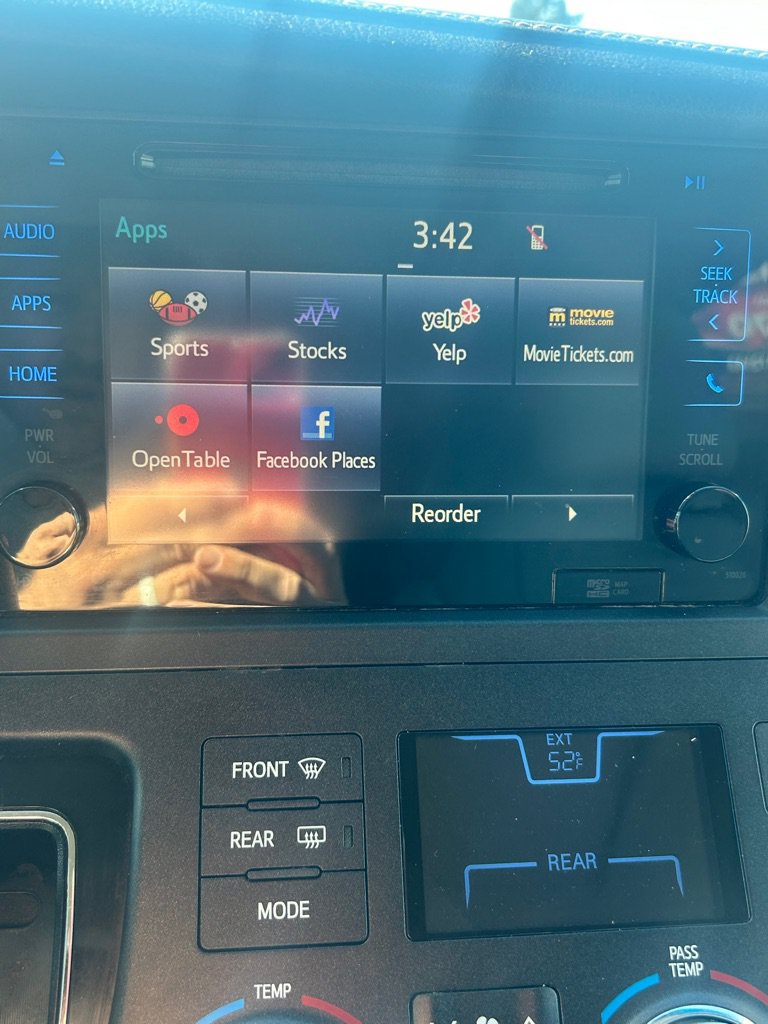 Used 2015 Toyota Sienna XLE Premium FWD image 28